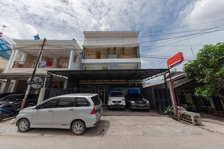 Exterior & Views 2, Reddoorz @ HSP Guest House Samarinda, Samarinda