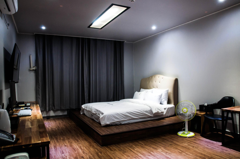 Others 5, Heitz Hotel, Changnyeong