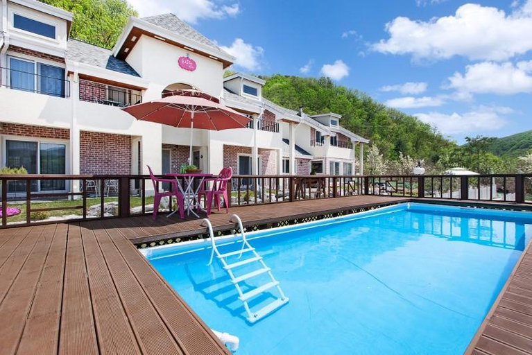 Sport & Beauty 2, Hongcheon Cotton Candy Pension (near Ocean World, cable car), Chuncheon