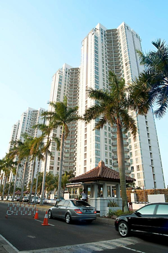 Exterior & Views 11