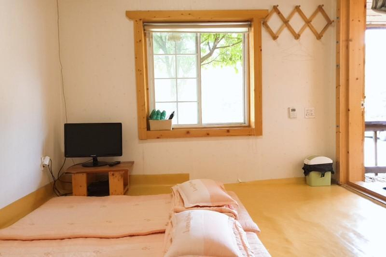 Bedroom 2, Pyeongchang Hwangtogudeulmaeul Pension, Pyeongchang