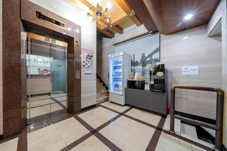 Others, Suyu Four Seasons Hotel, Gangbuk