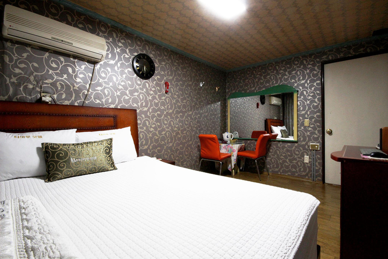 Bedroom, Ulsan Samsan Teomaru, Jung