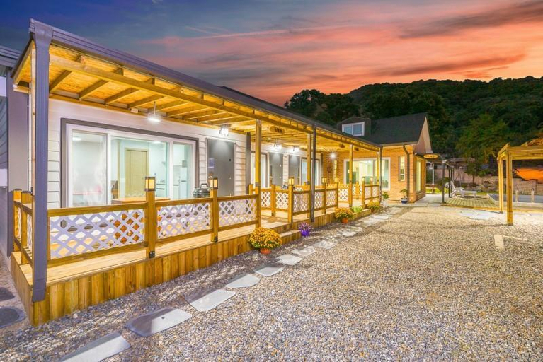 Exterior & Views 1, Paju Tteuranchae Pension, Paju