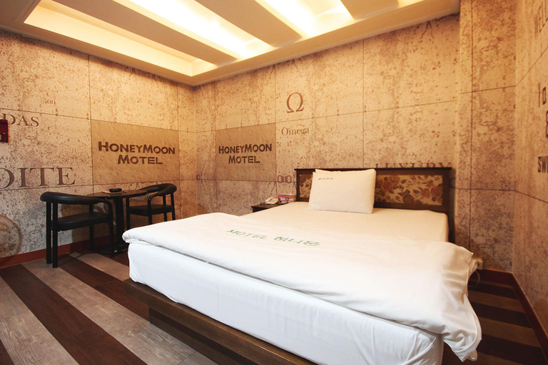 Bedroom 2, Daegu Dongseong-ro Honeymoon, Buk