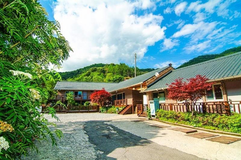 Exterior & Views 1, Gapyeong Supeuro Ganeungil Pension, Gapyeong