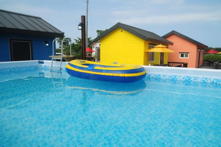 Others 3, Taean (Anmyeondo) Daffodil Pension, Taean