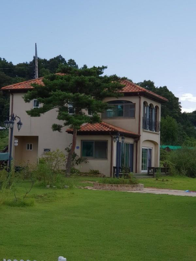 Others 3, Ganghwado Aratteul Pension Daisy, Ganghwa