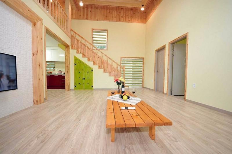 Others 2, Gwangyang Four Seasons Story Pension, Gwangyang