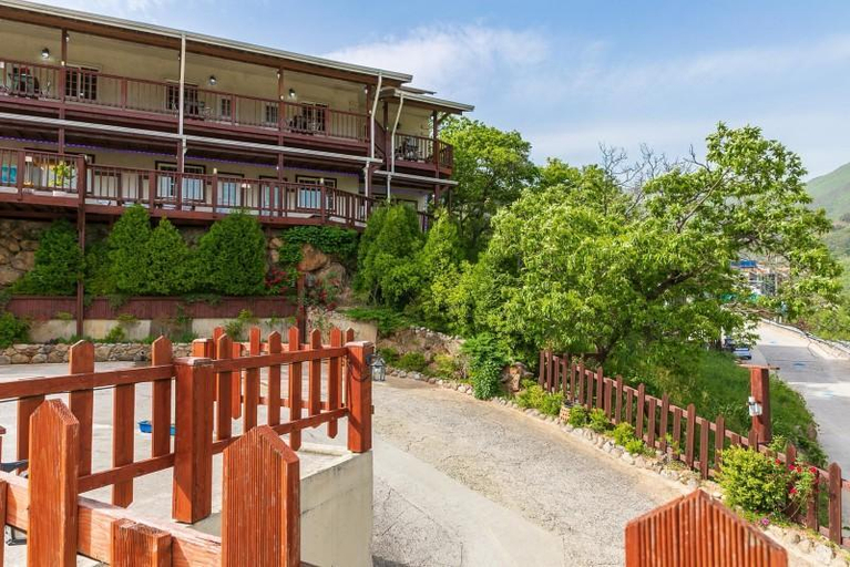 Exterior & Views 1, Gurye Dandelion Travel Pension, Gurye