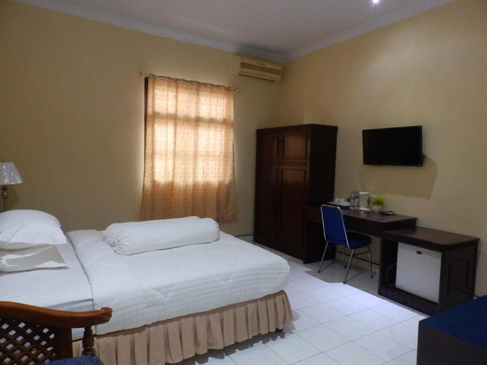Bedroom 2, Hotel Bahari Family, Bitung