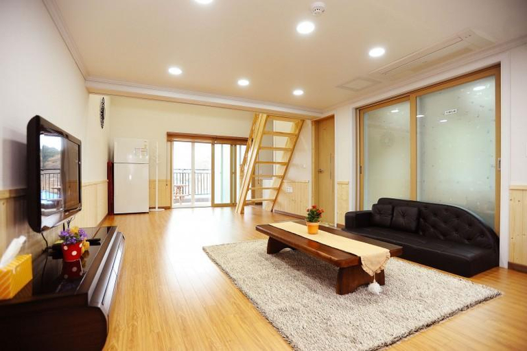 1, Tongyeong Paros Pension, Tongyeong