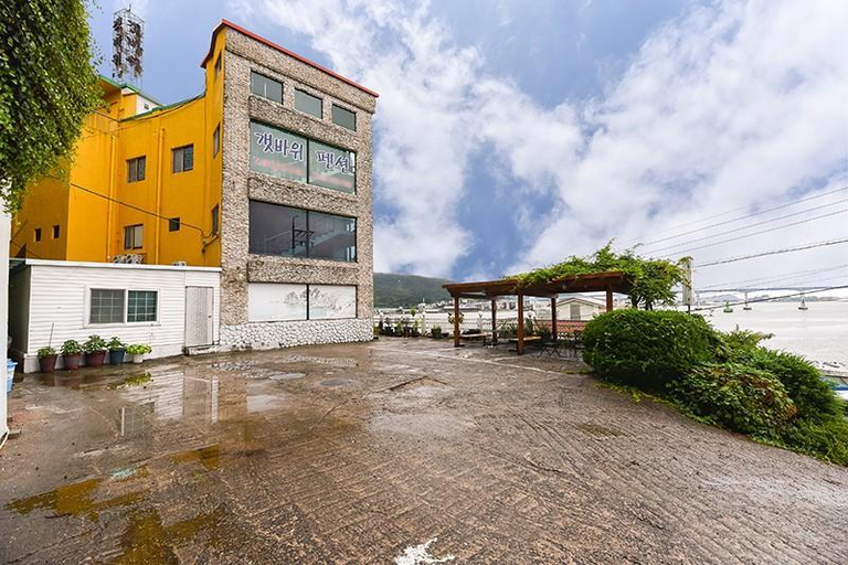 Exterior & Views 1, Tongyeong Gaetbawi Pension, Tongyeong