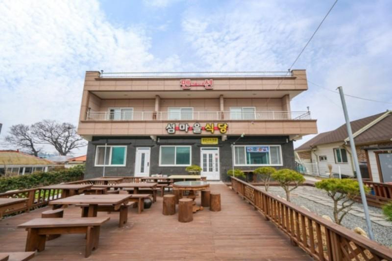 Exterior & Views 1, NamhaeSeommaeulbada Pension, Namhae