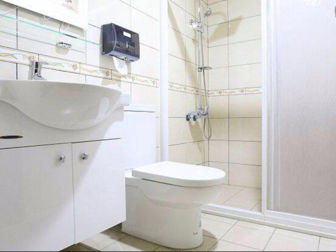 Bathroom 5, Paddy Sea Bed and Breakfast, Taitung