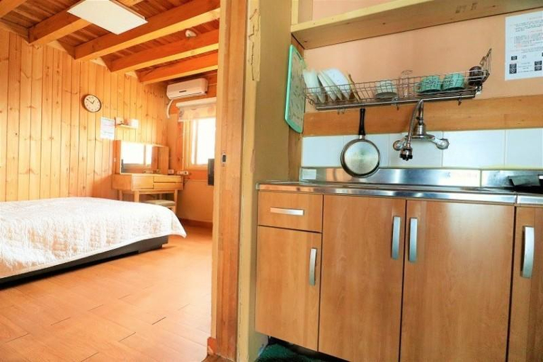 Bedroom 2, Yangyang Badamaeul Saramdeul Pension, Yangyang