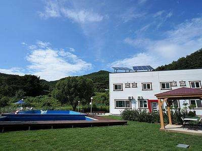 Muju Deokyusan Swimming Pool Pension, Muju
