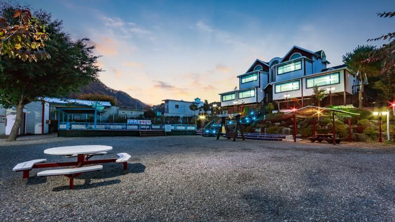 Exterior & Views 1, Gapyeong Rich House Pension, Gapyeong