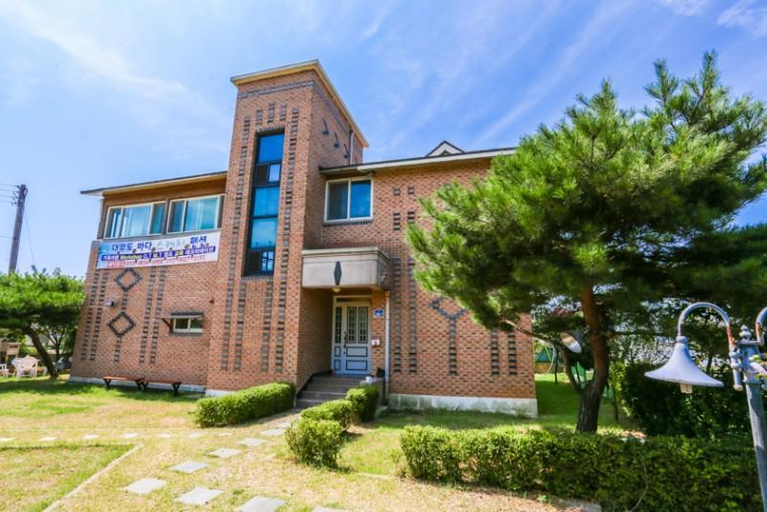 Others 3, Daebudo Bada and Podo Pension, Hwaseong