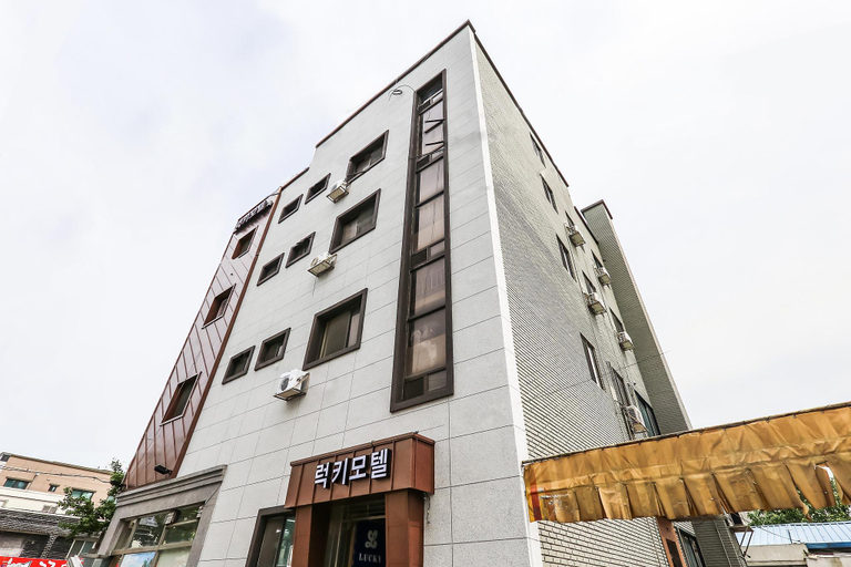 Others 1, Daejeon Yucheon Lucky, Dong