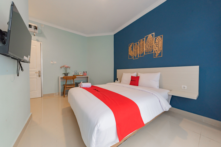 RedDoorz Plus near Surapati Core, Bandung