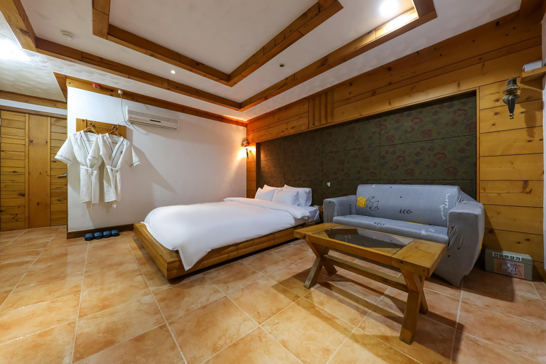 Bedroom 4, Jincheon Tyrol, Ansoeng