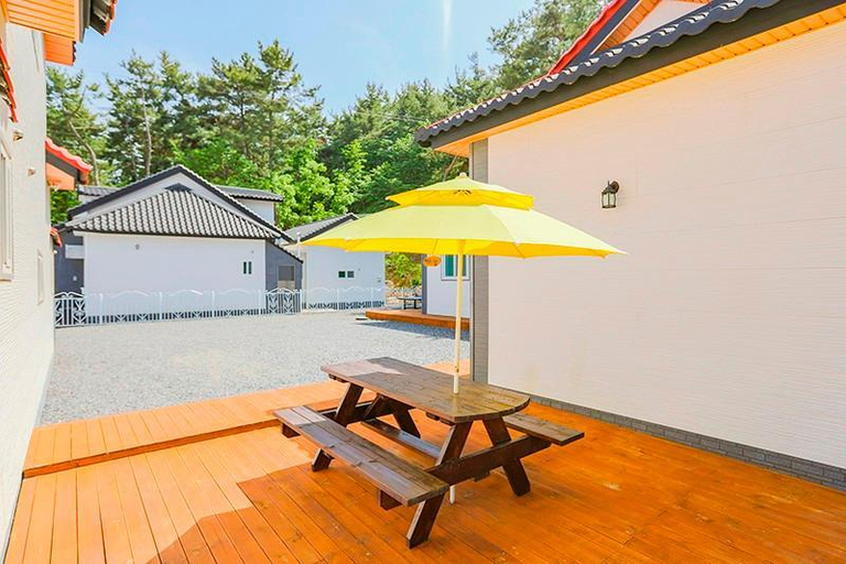Others 5, Taean Solbat Pension, Taean