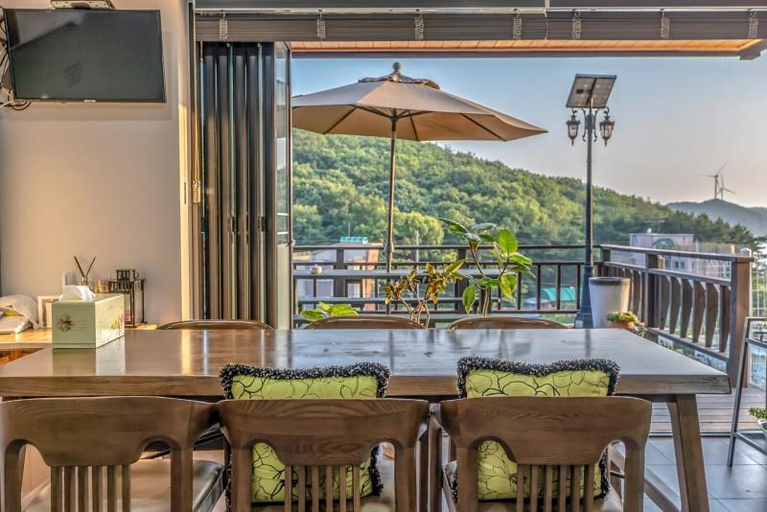 Food & Drinks 3, Daebudo Grand Blue Pension, Ongjin