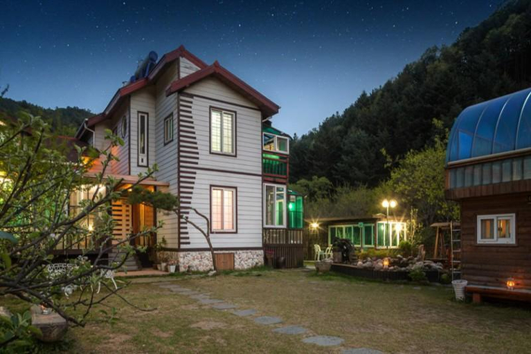 Exterior & Views