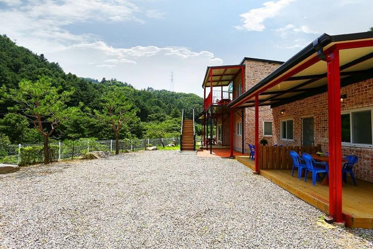 Exterior & Views 1, Yangpyeong Jannamuhyanggi Pension, Gapyeong