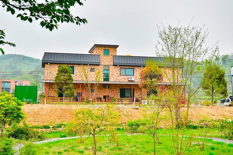 Yongin Unhak Pension, Yongin