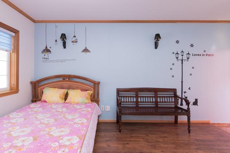 Bedroom 2, Jecheon Provence Pension (Woraksan Mountain, Songgye Valley), Jecheon