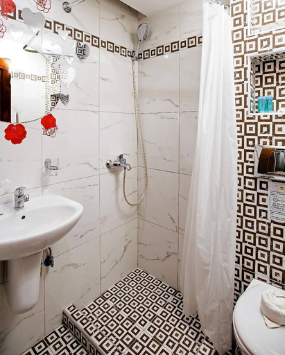 Bathroom 5, Greek Pride Ηotel and Apartments, Central Macedonia