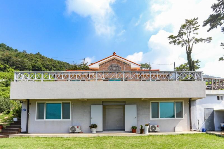 Exterior & Views 1, Namhae Ain Guest House Pension, Namhae