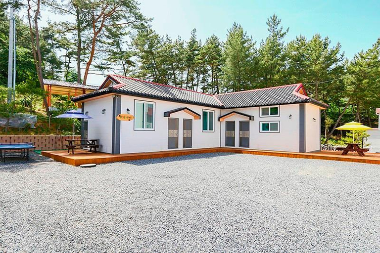 Others 4, Taean Solbat Pension, Taean