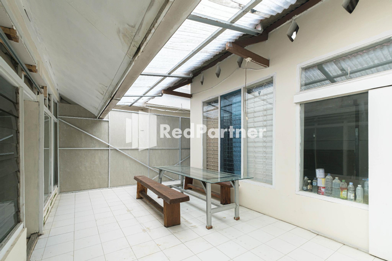 Exterior & Views 30