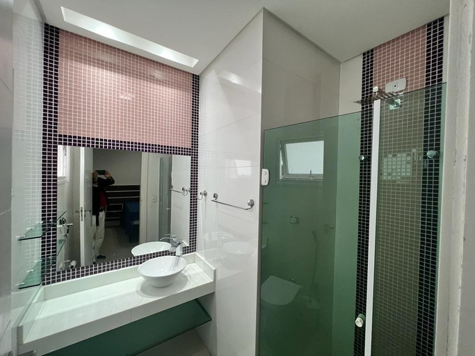 Bathroom 4, Linda mansao lazer Praia do Pernambuco, Guarujá