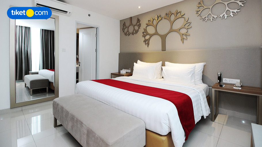 Bedroom 2, PALM PARK Hotel Surabaya, Surabaya