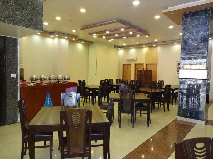 Food & Drinks 5, Hotel Sky Towers, Karachi