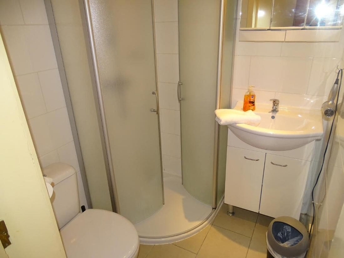Bathroom, Condo Gardens Leuven, Vlaams Brabant