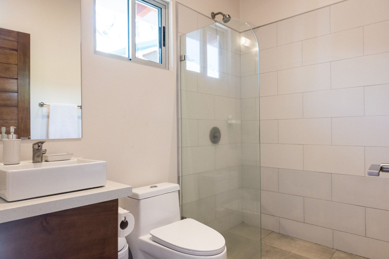 Bathroom 5, RideOn Beach House, Nicoya