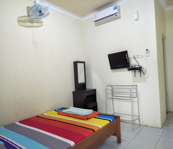 Bedroom 2, Kinasih Homestay Pacitan, Pacitan