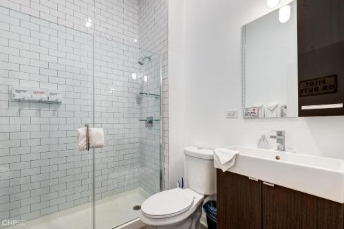 Full Kitchen and a Spa Bath - You Seriously Need to See This Studio! - 747 Lofts Cabin 205 apts, Cook