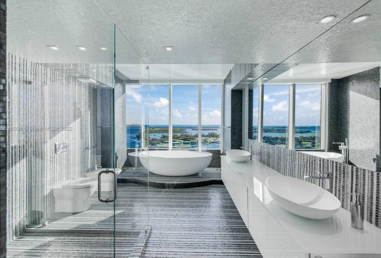 Bathroom 2, Alton apartments five park, Miami-Dade