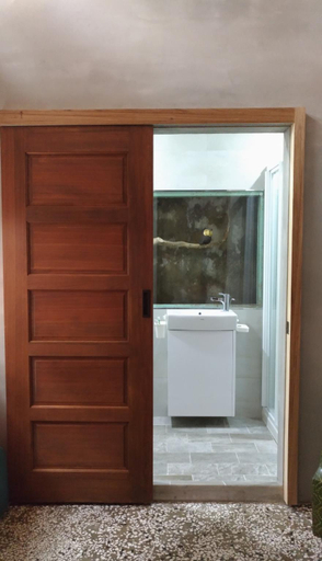 Bathroom 3, YF971, Tainan