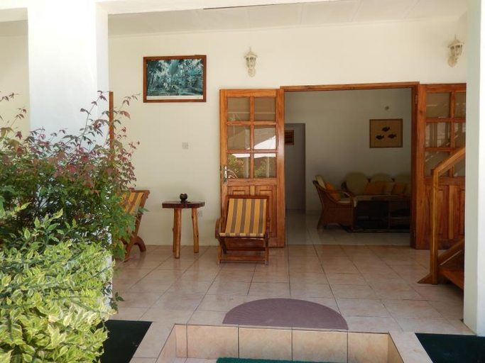 Others 4, Tannette's Villa