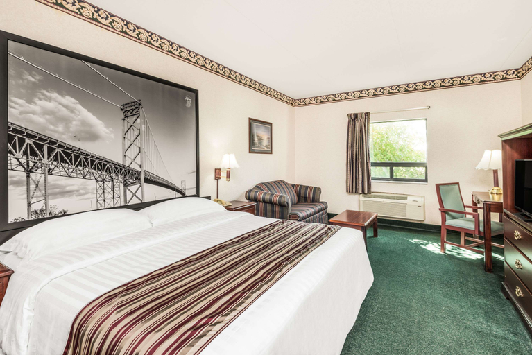 Bedroom 12