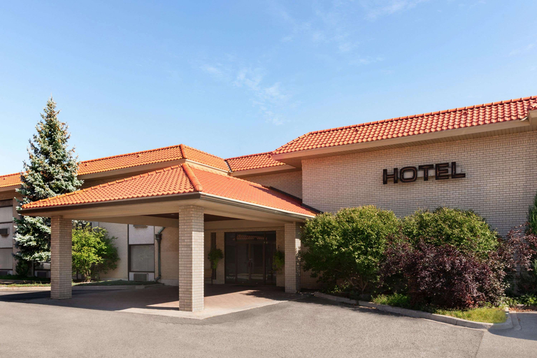 Exterior & Views 2, SureStay Plus by Best Western Windsor, Essex