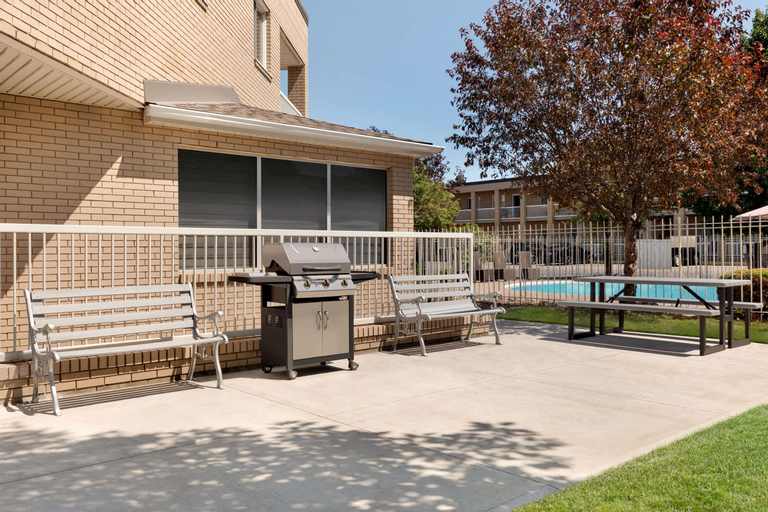 Exterior & Views 18