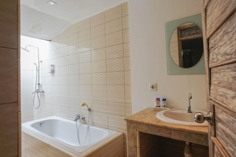 Bathroom 9